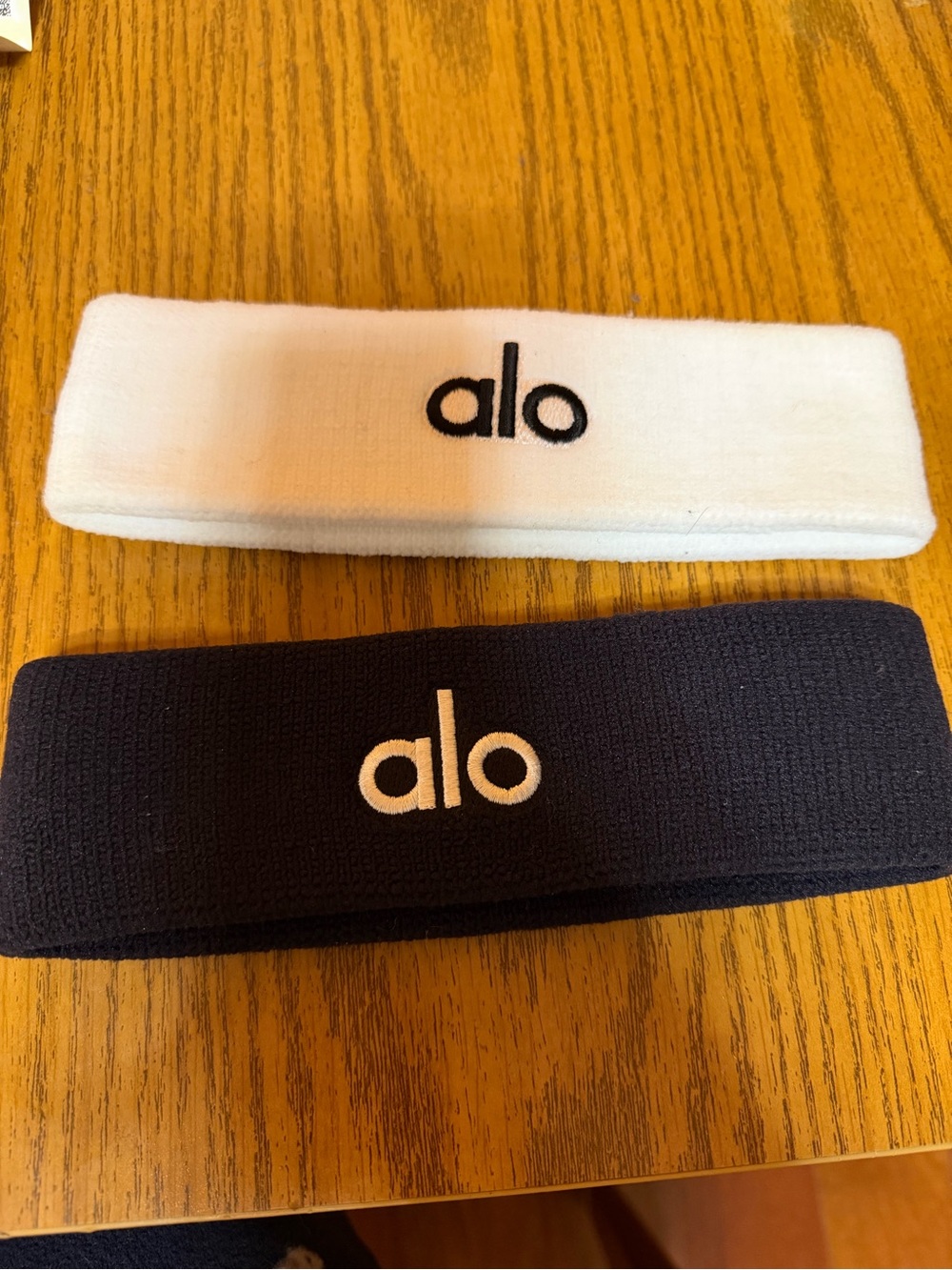 ALO Yoga Kids Fleece Headband Duo - White & Black